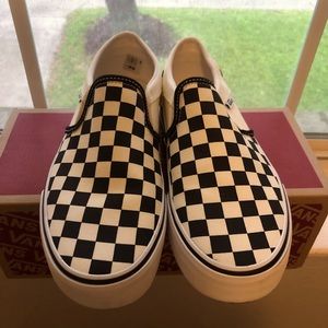 WOMENS SIZE 7 CHECKERED VANS